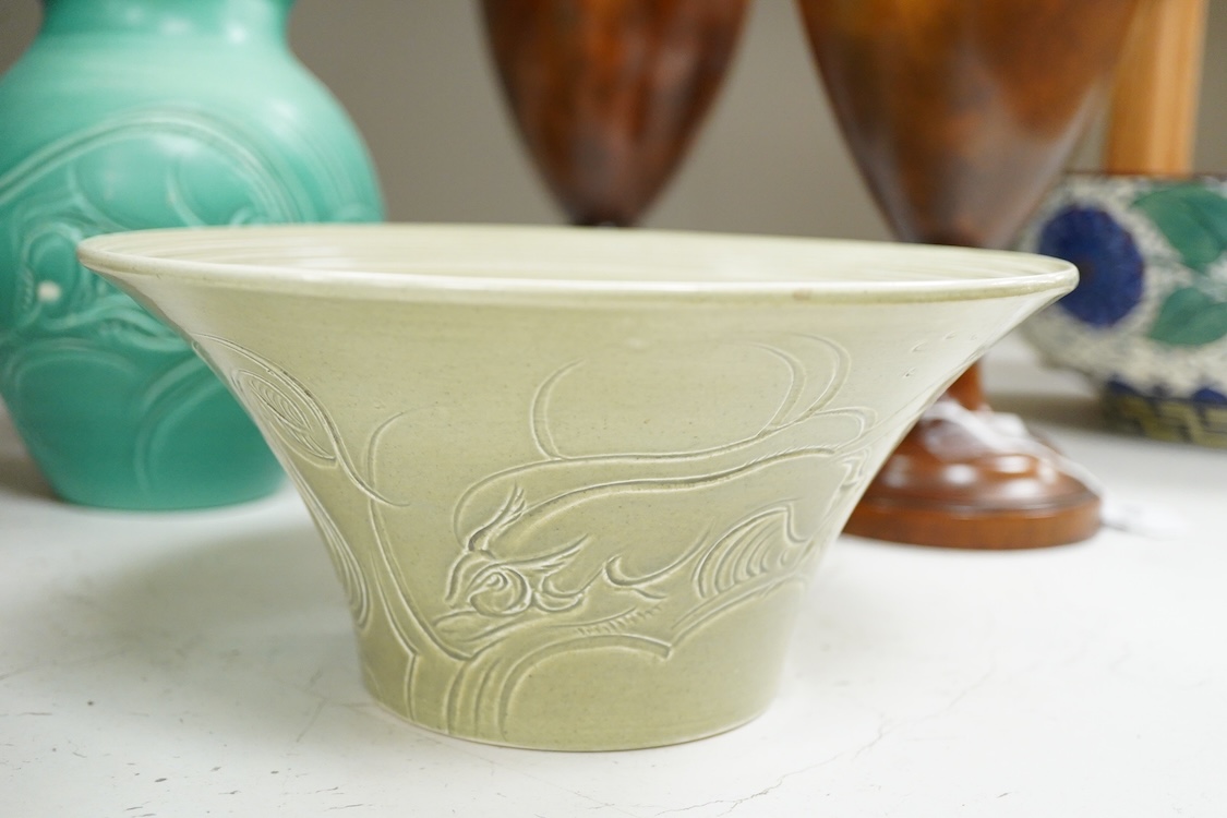 A Susie Cooper incised jug, 22cm high and similar bowl, each incised with animals (2)